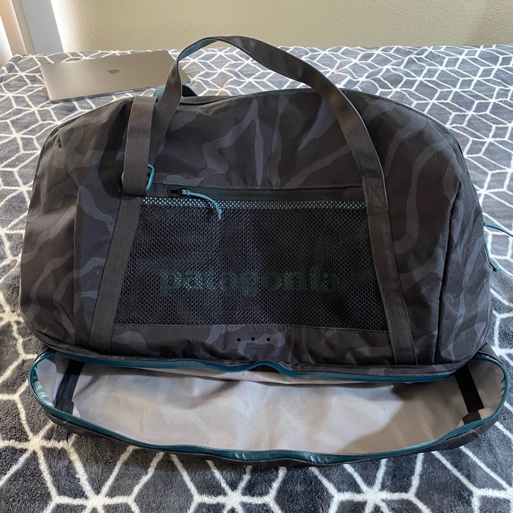 Selling my Patagonia 3 set waterproof sold together!! Great for traveling.
